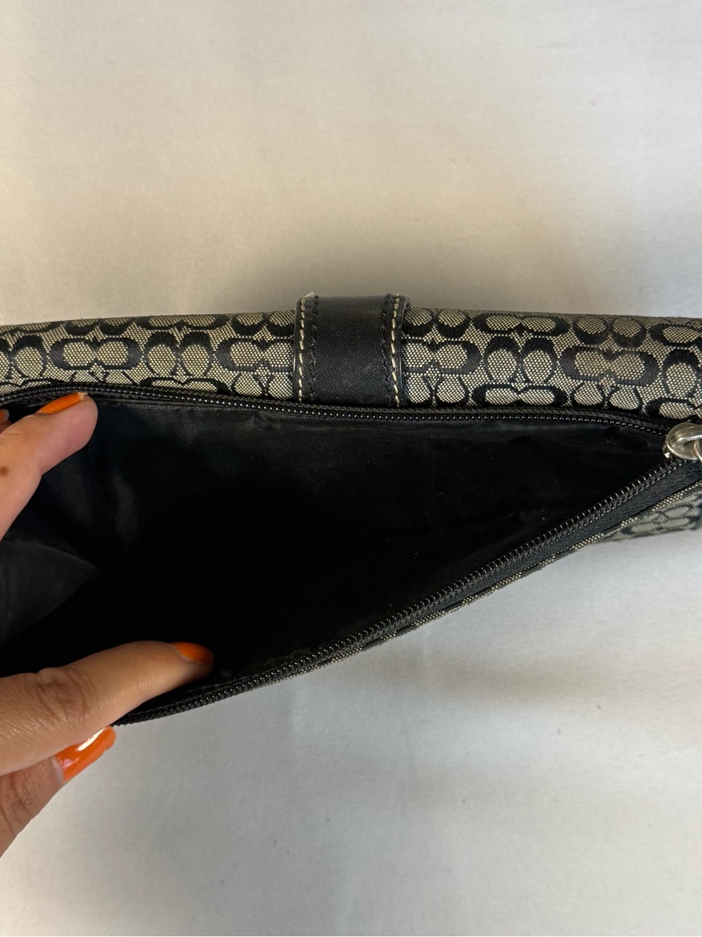 Coach SoHo Signature Trifold Wallet - Picture 4 of 7